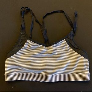 Black and white stra pot sports bra